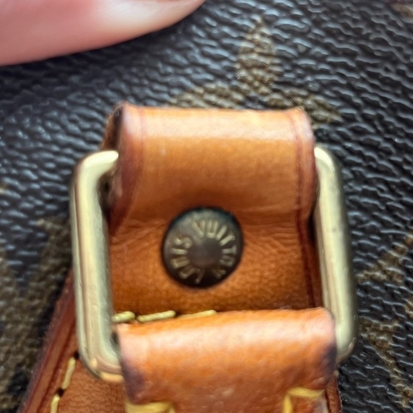 Louis Vuitton - Picture 15 of 16